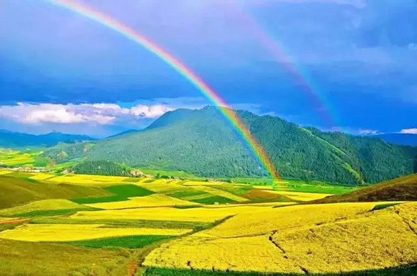 青海风光古韵长，词赋吟咏颂仙山