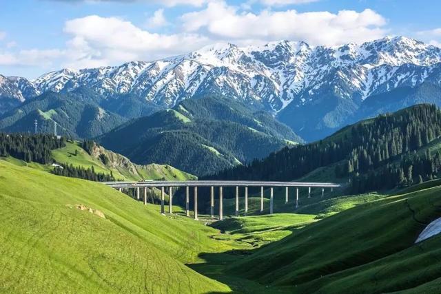 新疆，多元文化交融与民族和谐共生的样本