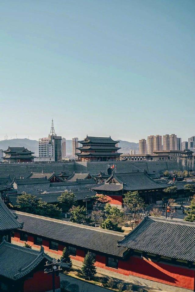 大同晨曦,古城沧桑与泼墨山水画卷